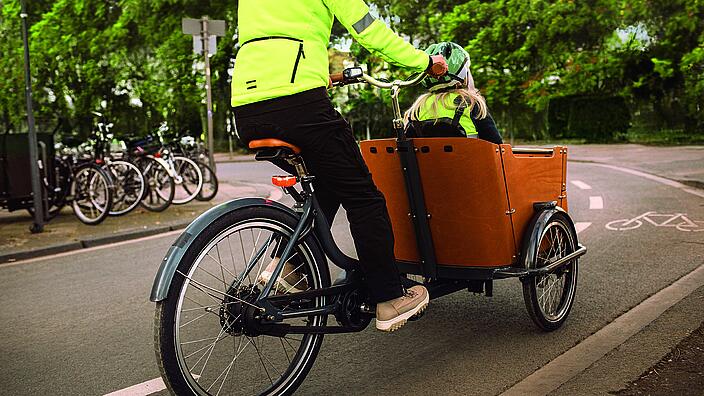 Lastenfahrrad auf einer Straße