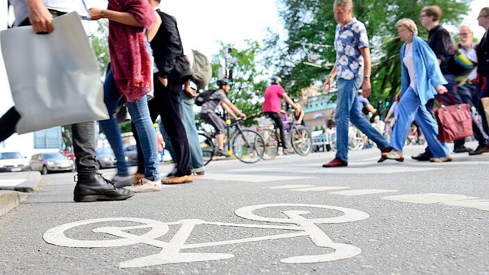 Fussgaengeruebergang mit ein bisschen Rad