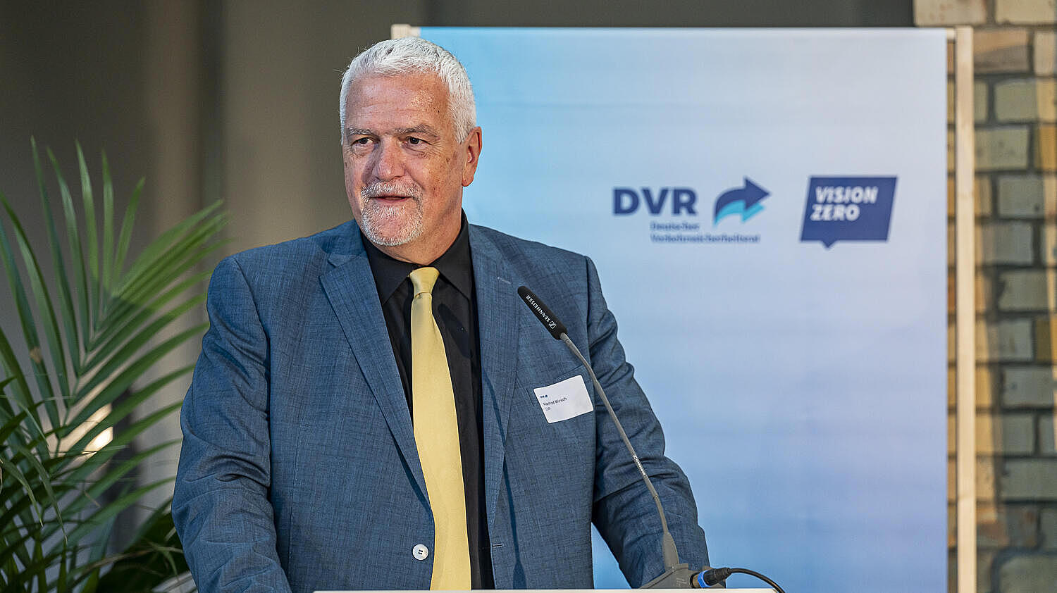 Manfred Wirsch am Redepult beim DVR Forum 2023.