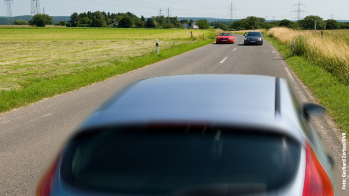 Landstraße, Autos, Überholvorgang