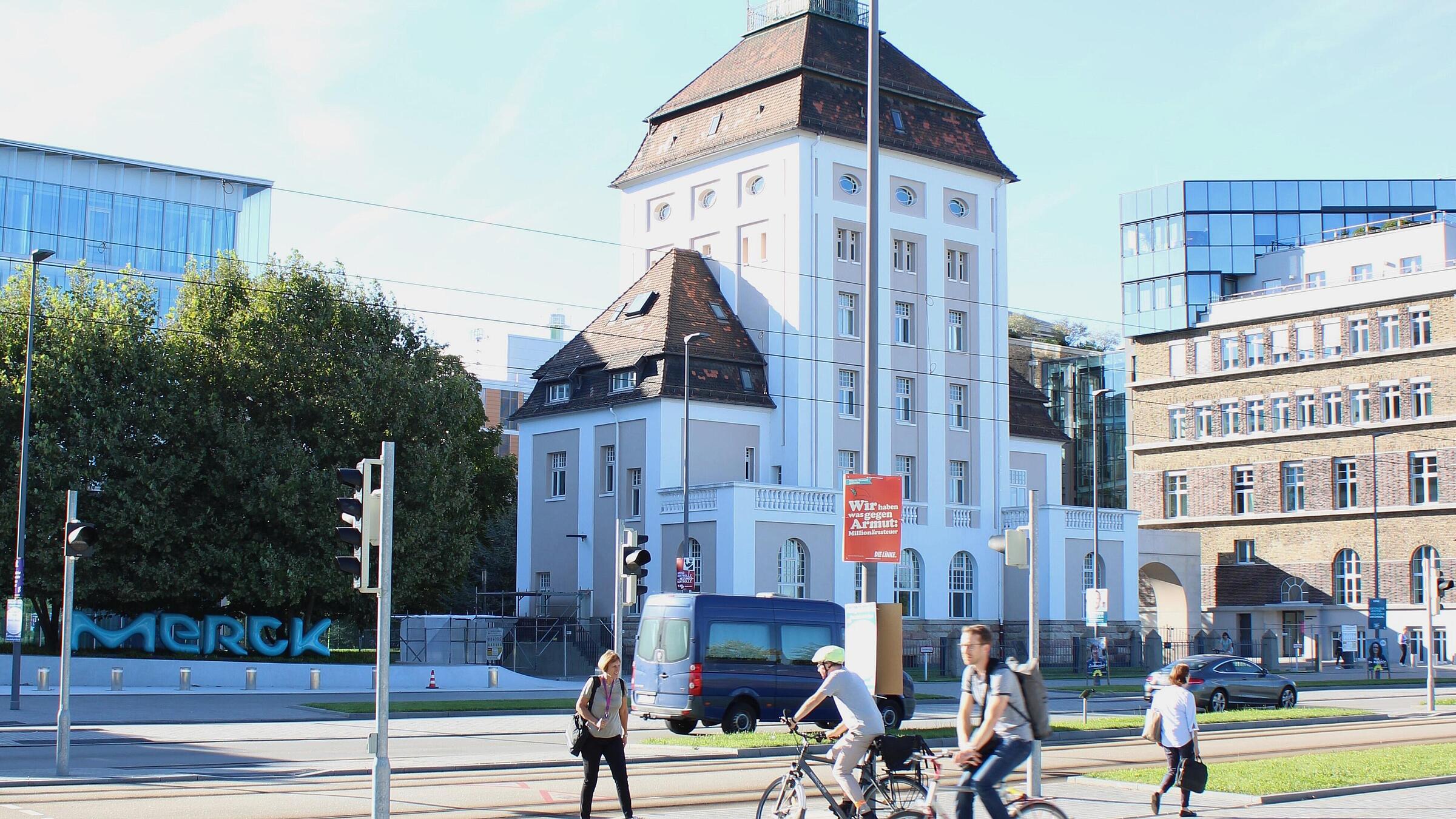 Nutzungsverhalten im Fuß- und Radverkehr: beobachtet wird eine erkennbare gegenseitige Rücksichtnahme im Miteinander von Zufußgehenden und Radfahrenden und eine Verlangsamung Radfahrender bei Anwesenheit von Zufußgehenden im Bereich der baulich definierten „Querungsschneisen“