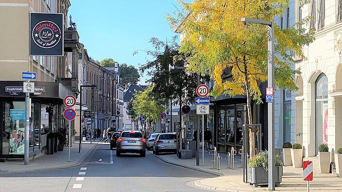 Bild 1: Die Grabenstraße nach dem Umbau: Einbahnstraße mit Tempo 20-Regelung