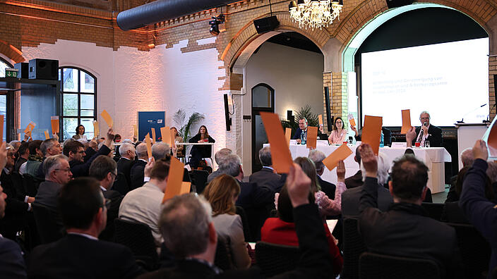 Abstimmung auf der Mitgliederversammlung 2023