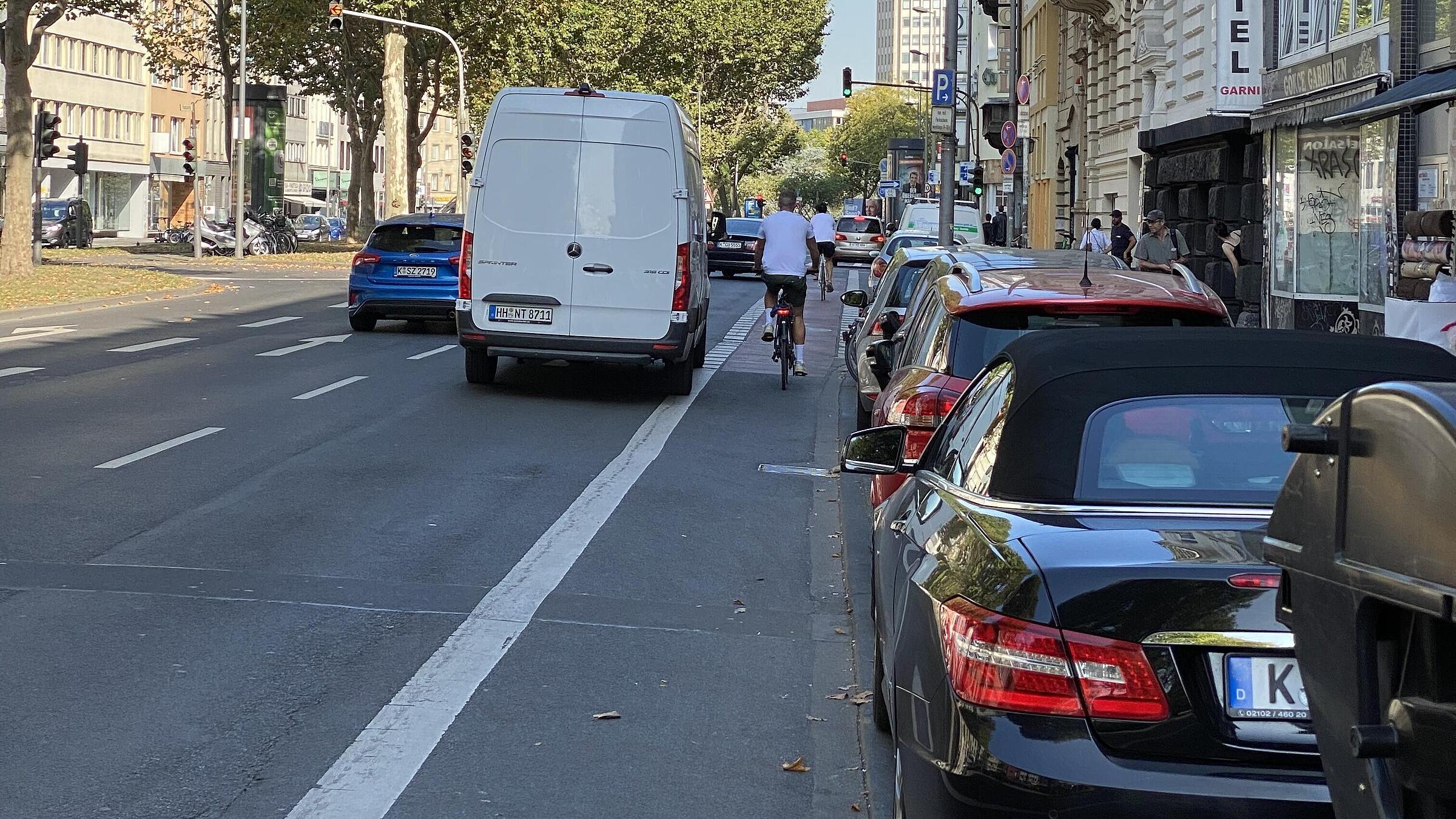 Radverkehrsführung auf keinen oder deutlich zu schmalen Radverkehrsanlagen