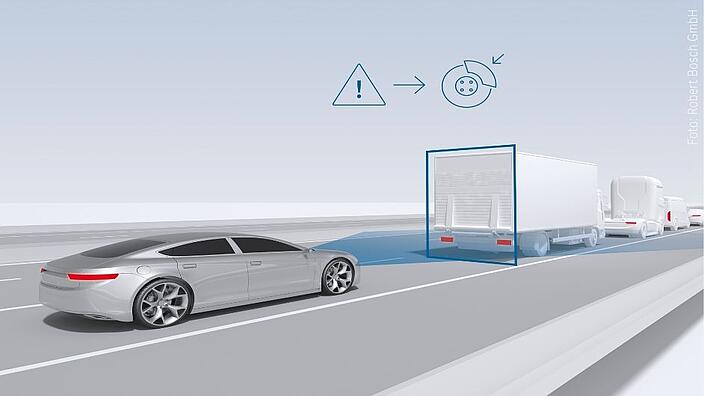 Autobahn, Auto, Lkw, Assistenzsystem, Notbremsung