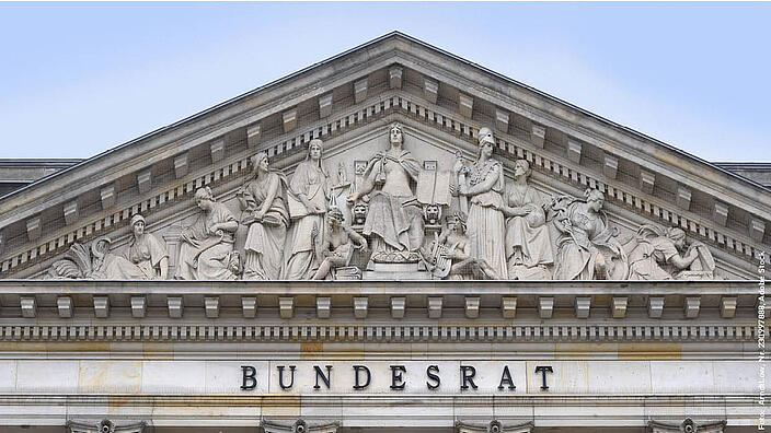 Gebäude Bundesrat frontal 