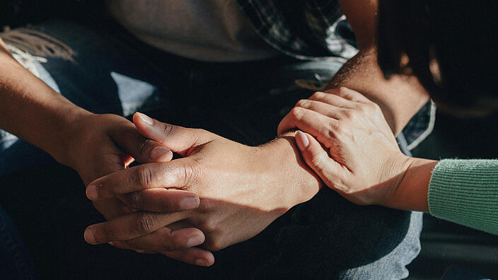  Woman consoling a man