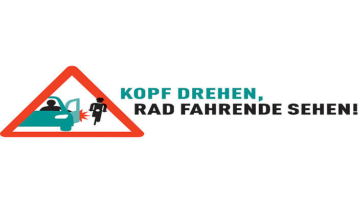 Das Logo der Kampagne „Kopf drehen, Rad Fahrende sehen!“, womit innerhalb eines gezeichneten Warndreiecks die Dooring-Situation dargestellt ist.