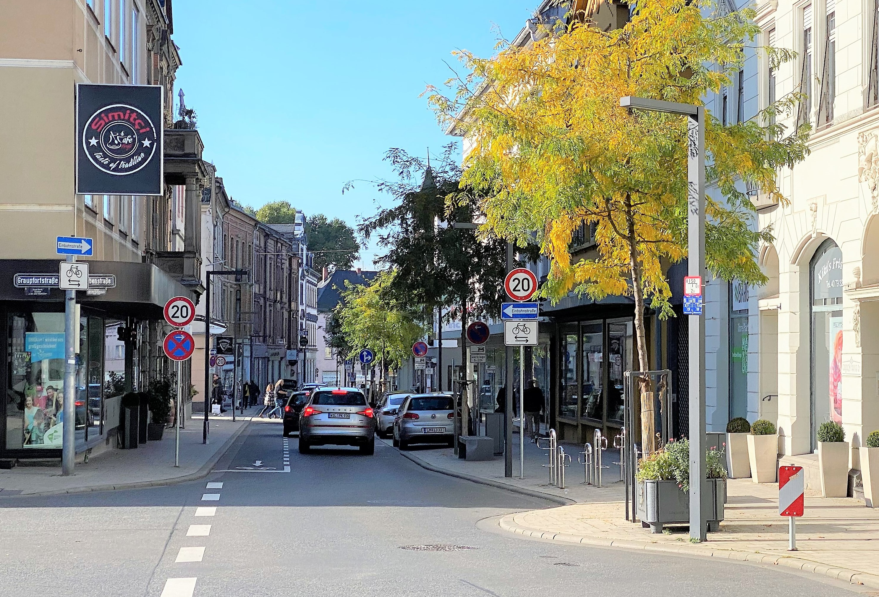 Bild 1: Die Grabenstraße nach dem Umbau: Einbahnstraße mit Tempo 20-Regelung